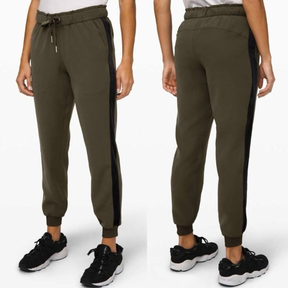 Lululemon On the Fly Joggers *velvet trim Special Edition Size: 4